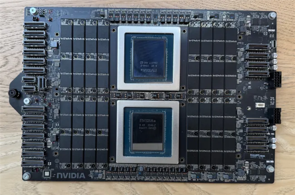 硬件不变性能狂涨！英伟达 Vera CPU 再获 7.4% 提升